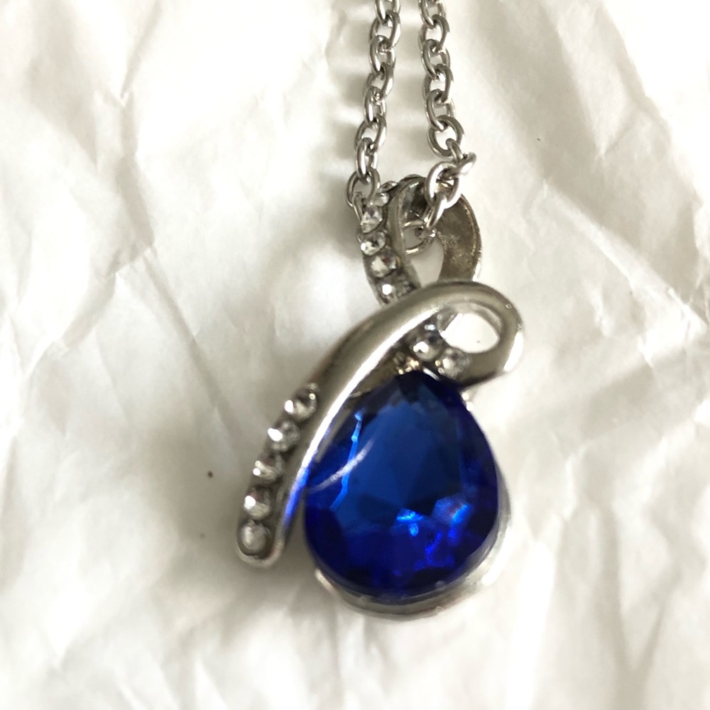 🌸NEW Infinity necklace with tear drop stone 🌸